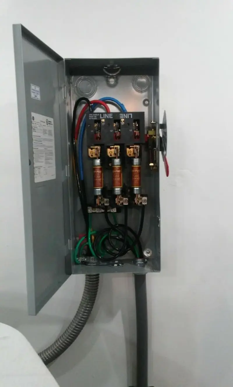 Three-phase disconnect switch installed for Smoke Detector Installation in Fox Chapel